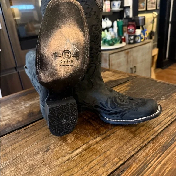 Circle G black Leather embroidered Cowboy Boots - Picture 9 of 9